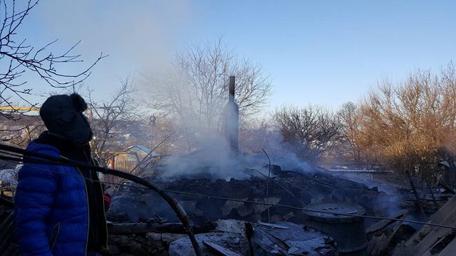 Волонтер показав жахливі наслідки нового обстрілу Авдіївки - фото 143276