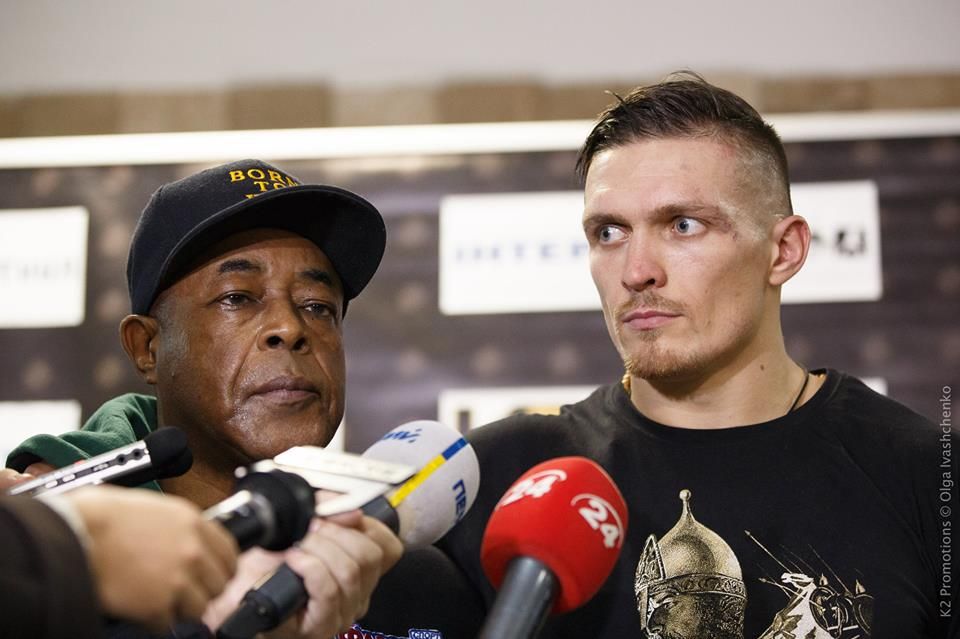 Усик відмовився від послуг свого тренера