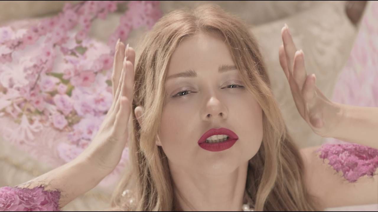 Як знімали "квітковий" кліп Тіни Кароль: ефектне відео