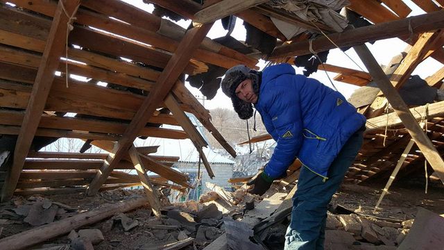 Волонтер показав жахливі наслідки нового обстрілу Авдіївки - фото 143280