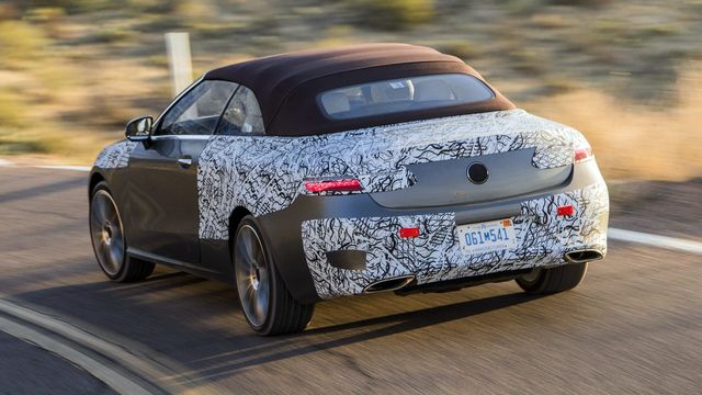 Як виглядає новий кабріолет Mercedes-Benz E-Class: ефектні фото - фото 146602