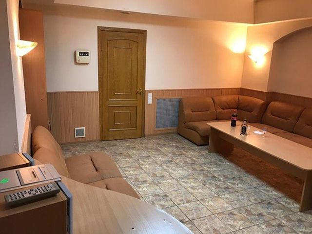 Послідовники Табачника: в університеті знайшли сауну та басейн - фото 142320