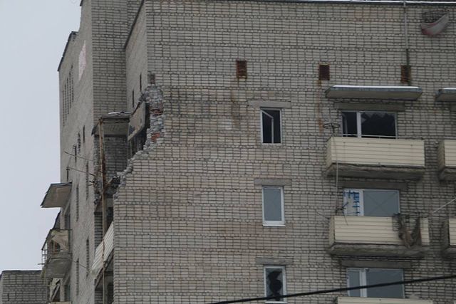 У мережі показали фото наслідків обстрілу Авдіївки - фото 139001