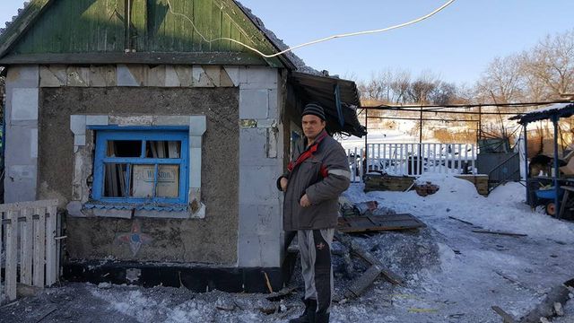 Волонтер показав жахливі наслідки нового обстрілу Авдіївки - фото 143279