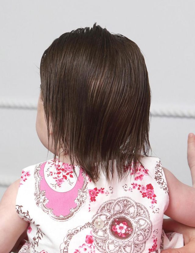 Маленька красуня із Британії підкорила мережу розкішною шевелюрою: кумедні фото - фото 143320