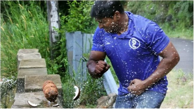 124 кокоси за 47 секунд: в Індії чоловік побив світовий рекорд