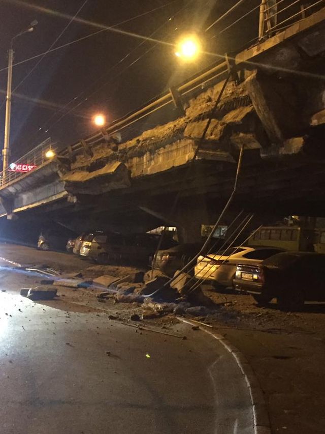 У Києві обвалився міст: з'явилися перші фото - фото 147087