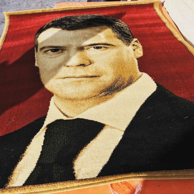 Килимок з обличчям Медведєва підірвав мережу - фото 141855