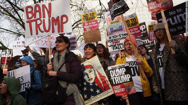 У Лондоні протестують проти візиту Трампа: з'явились фото - фото 139687