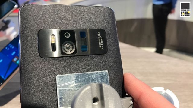 Компанія ASUS показала смартфон ZenFone AR - фото 147515