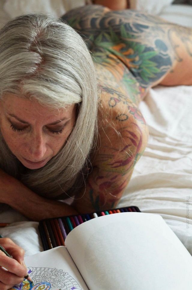 56-річна модель вразила мережу оголеною фотосесією (18+) - фото 147012