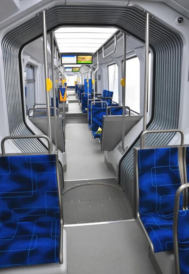 У Польщі показали трамвай майбутного - фото 143396