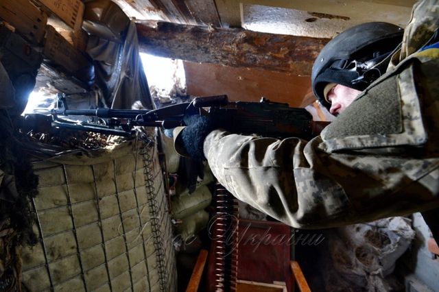 "Чорна бригада": як українські бійці тримають оборону під Авдіївкою - фото 142897