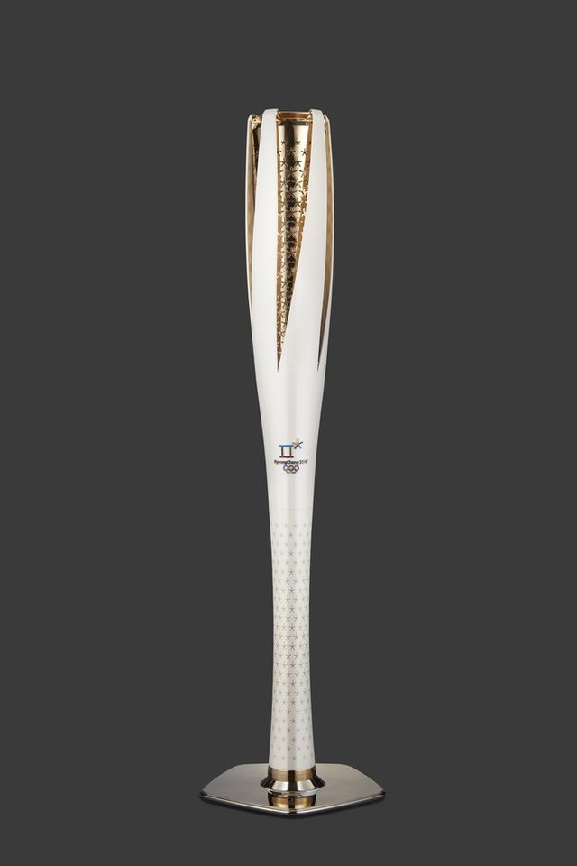 У Кореї презентували факел Олімпіади-2018 - фото 141157