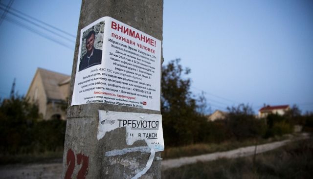 Як виглядає життя кримських татар після анексії: вражаючий фоторепортаж - фото 145704