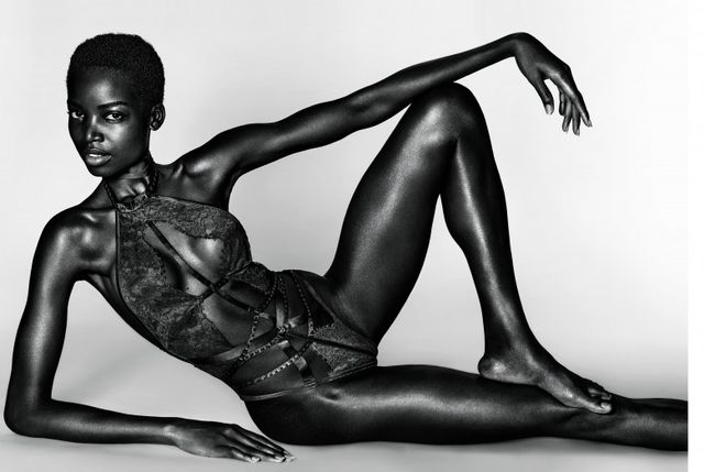 Ангели Victoria's Secret зайнялися йогою у мереживі: відверті фото - фото 140450