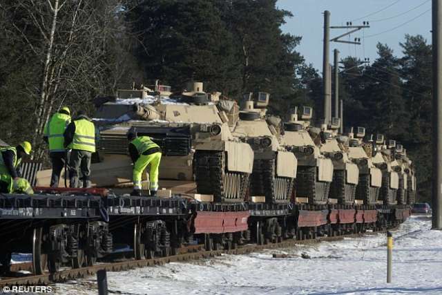 Перша партія американських танків прибула до Латвії: з'явилися фото - фото 140854