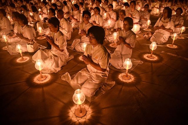 Як виглядає "космічний" храм у Таїланді: вражаючі фото - фото 144262