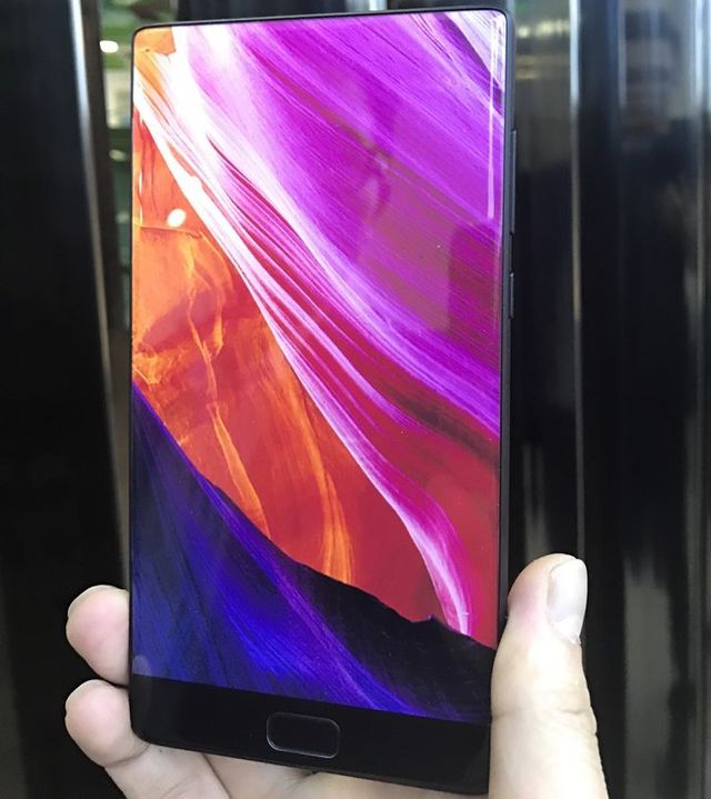 Як виглядає насправді безрамковий смартфон Elephone S8 - фото 142042