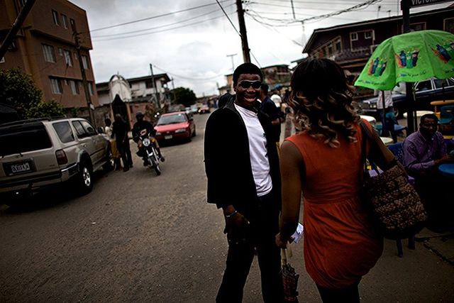 Як виглядає кіноіндустрія Нігерії із середини: вражаючі фото - фото 146898