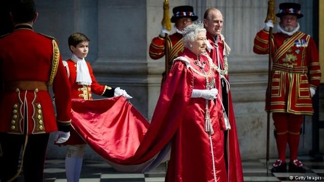 Вишукана елегантність: як виглядає гардероб королеви Єлизавети II - фото 145397