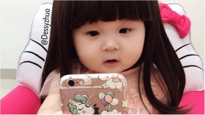 Як лялька: маленька красуня стала зіркою мережі