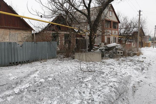 У мережі показали фото наслідків обстрілу Авдіївки - фото 138998