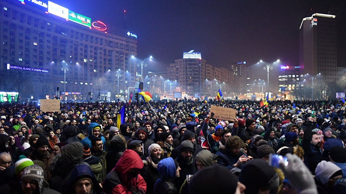 Нічні акції протесту в Румунії - фото 1