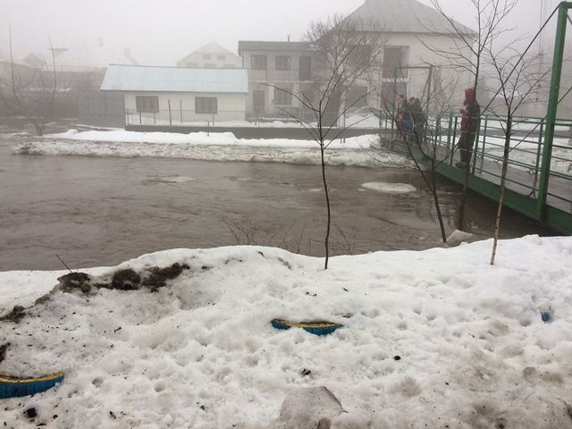 Закарпаття потерпає від повені: з'явилося фото і відео - фото 139646