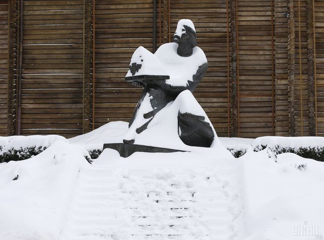 Сніг, що налякав Кличка: фото негоди в Києві - фото 140225