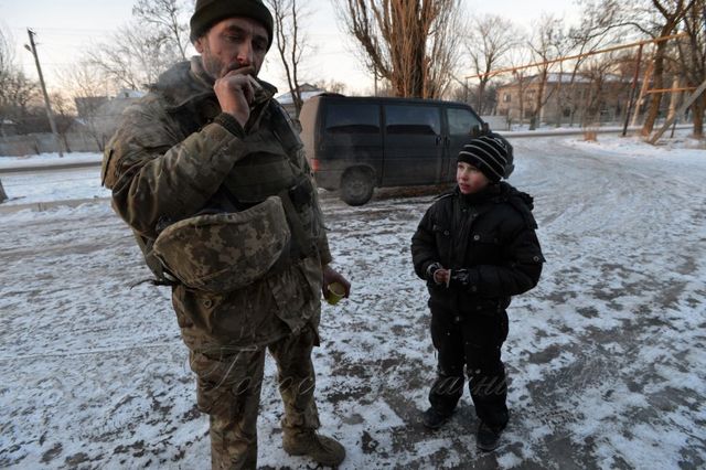 "Чорна бригада": як українські бійці тримають оборону під Авдіївкою - фото 142896