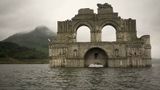 У Мексиці з-під води з'явився старовинний храм
