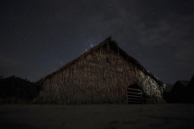 Як виглядає життя племен біля Амазонки: вражаючі фото - фото 141494