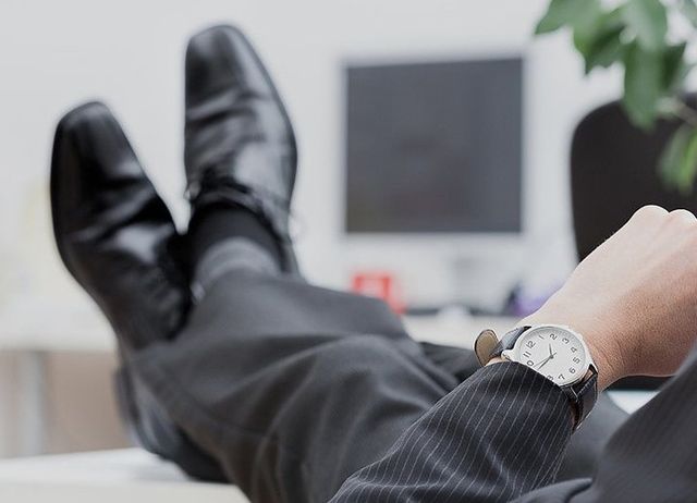 Зніміть це негайно: які речі чоловічого гардеробу страшенно бісять жінок - фото 147018