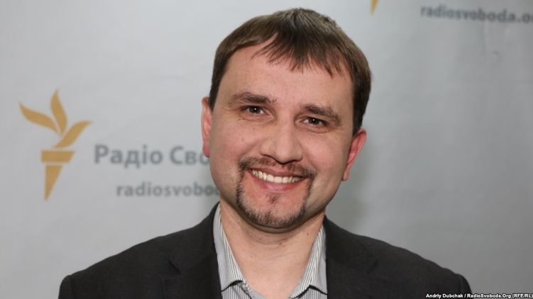 У центрі Києва напали на відомого історика В'ятровича: з'явилися фото