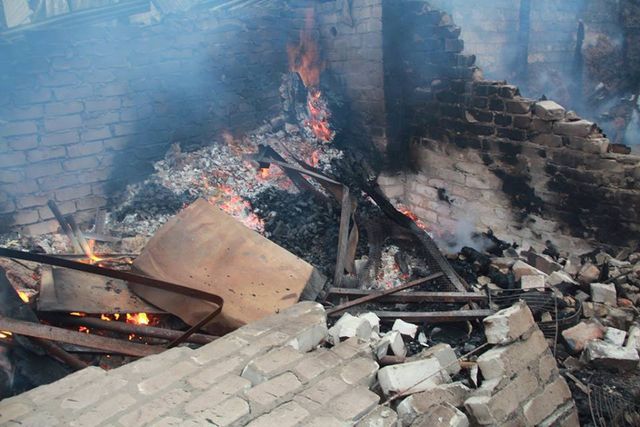 Авдіївка у вогні: опубліковано моторошні фото наслідків нічного обстрілу міста - фото 146280