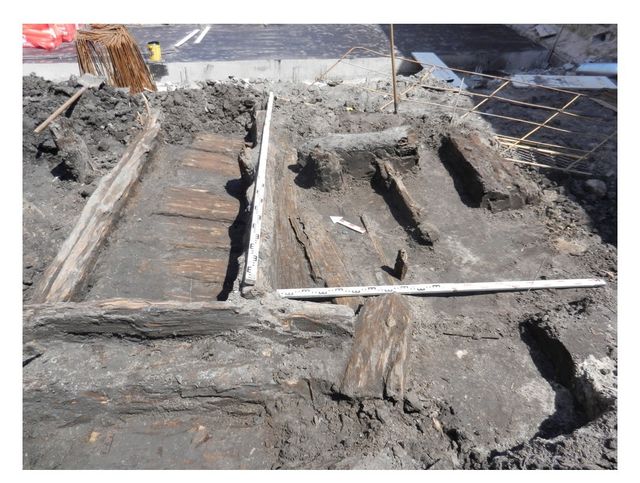 У Києві археологи розкопали унікальні артефакти - фото 147456