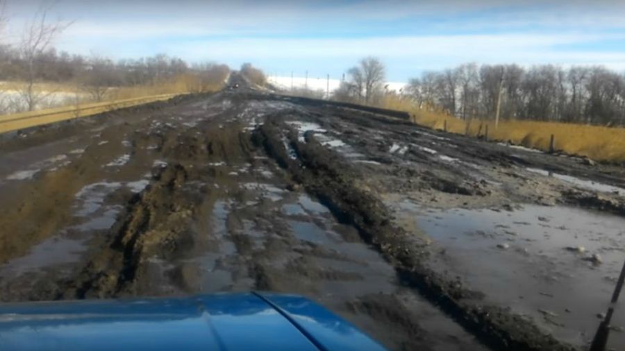 Відео однієї із найгірших доріг України стало хітом мережі