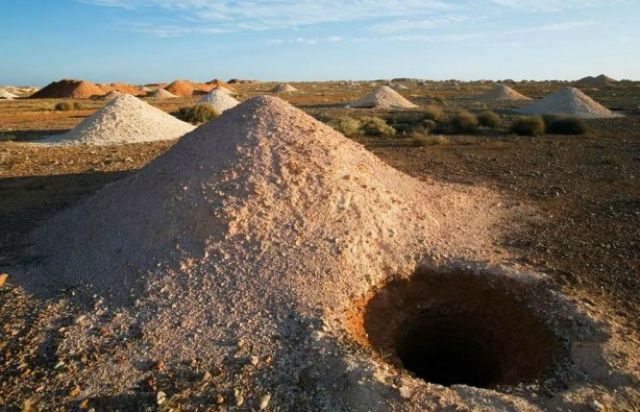 Як виглядає "нора" в Австралії, у якій живуть тисячі людей