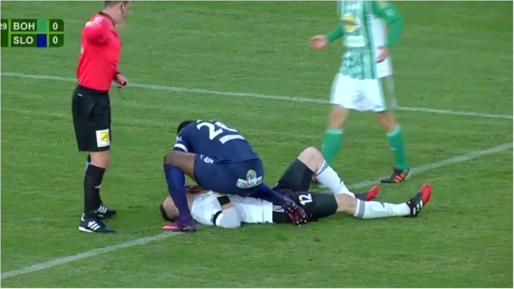 У Чехії футболіст врятував життя своєму супернику