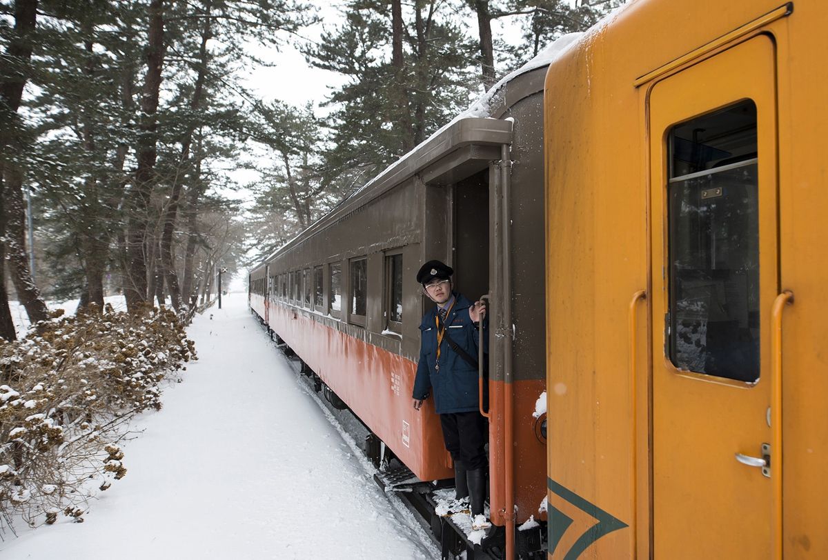Японський раритет: фото вінтажного потяга захопили мережу