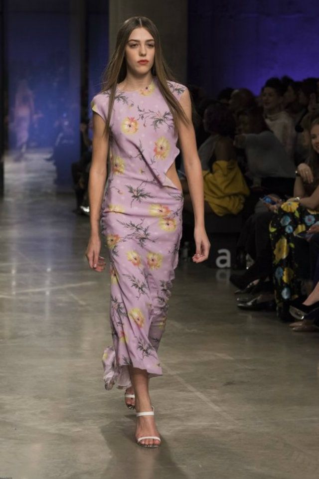 Донька Сталлоне стала зіркою Тижня моди у Лондоні - фото 144958