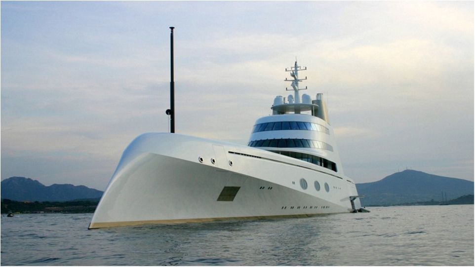 У Німеччині побудували суперяхту для мільярдера з РФ