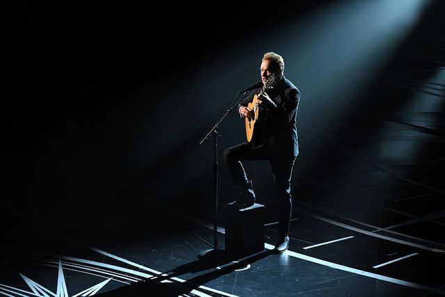 Стінг виконує пісню The Empty Chair, яка звучала в документальному фільмі "Джим: Історія Джеймса Фоулі" - фото 146970