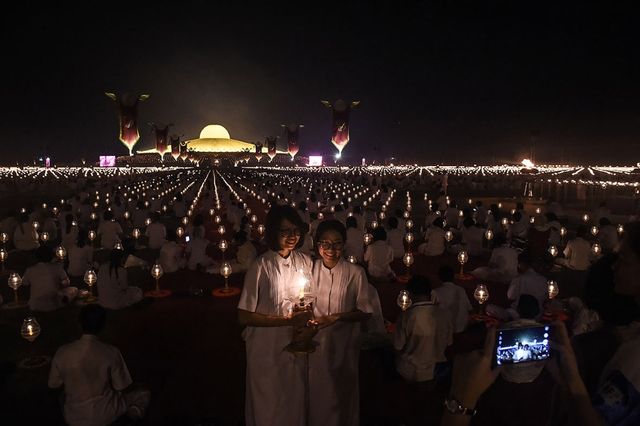 Як виглядає "космічний" храм у Таїланді: вражаючі фото - фото 144264
