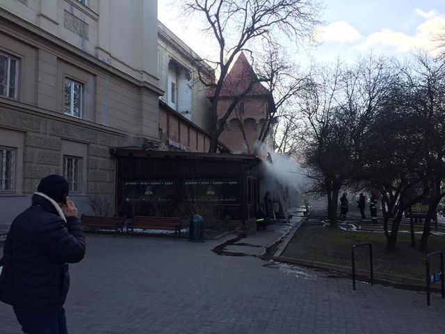 У центрі Львова загорілися два ресторани: з'явилися фото і відео - фото 146263