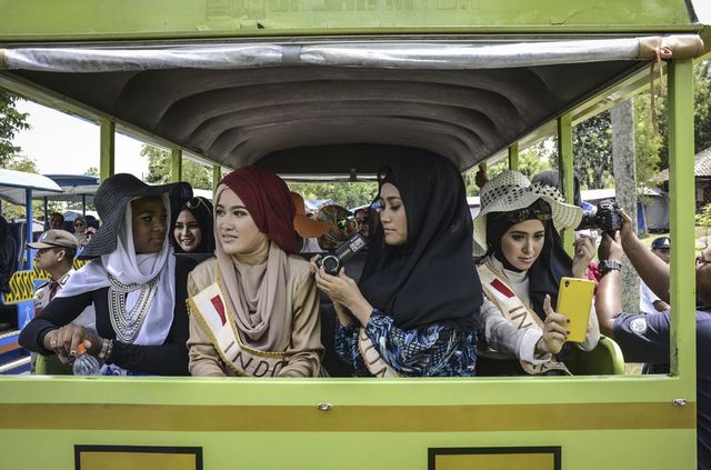 Як виглядають мусульманські конкурси краси: ефектні фото - фото 145783