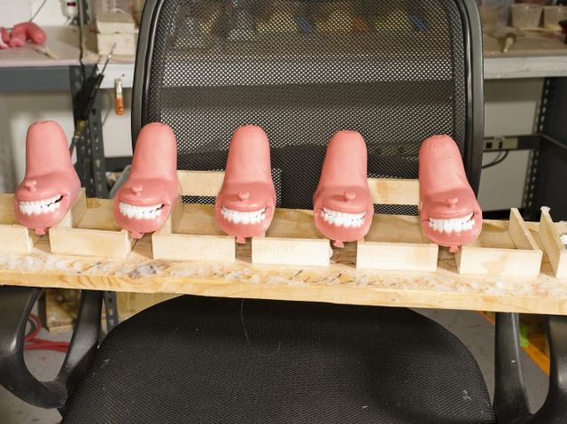 Вражаючі фото, як виготовляють секс-ляльки в США (18+) - фото 145560