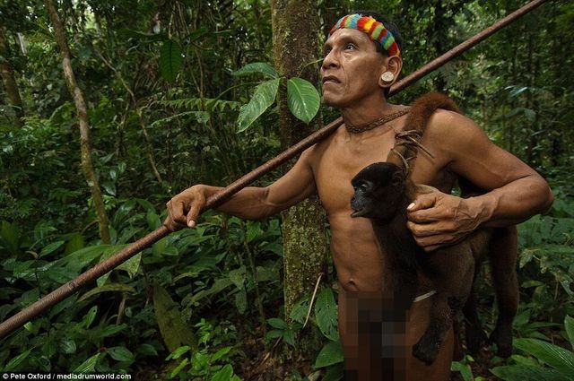 Як виглядає життя племен Амазонки: вражаючі фото - фото 142999
