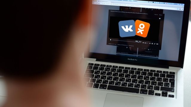 Іронія дня: Україна стане "безконтактною" - фото 143765